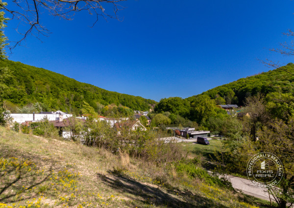  Pekný stavebný pozemok (859 m2) v Marianke