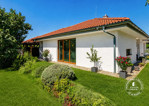  NOVÝ rodinný dom s VEĽKOU ZÁHRADOU a PRESTREŠENOU TERASOU