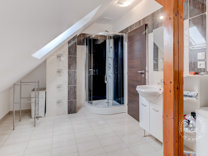  Rodinný dom, BA II. Podunajské Biskupice, ulica Pri trati