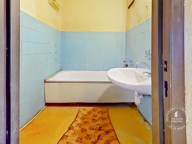  3-izbový byt, PÔVODNÝ STAV, BA V. Petržalka, Romanova