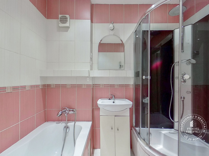  PRIESTRANNÝ 3-izbový byt na sídlisku Západ