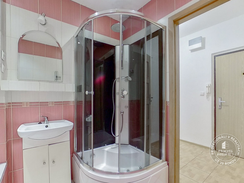  PRIESTRANNÝ 3-izbový byt na sídlisku Západ