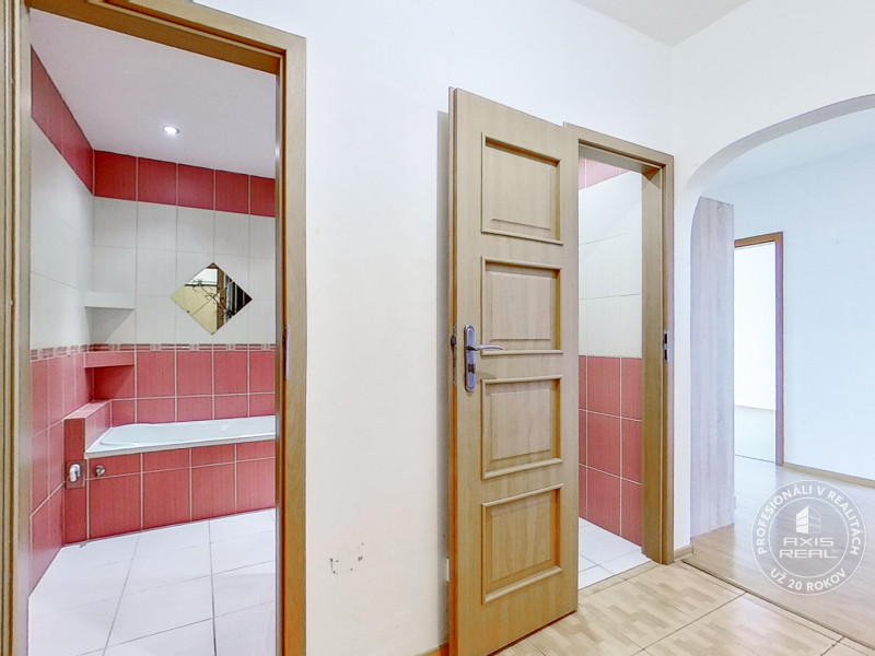  PRIESTRANNÝ 3-izbový byt na sídlisku Západ