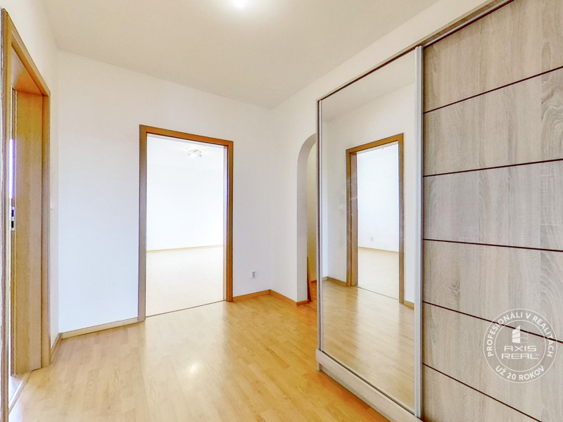  PRIESTRANNÝ 3-izbový byt na sídlisku Západ