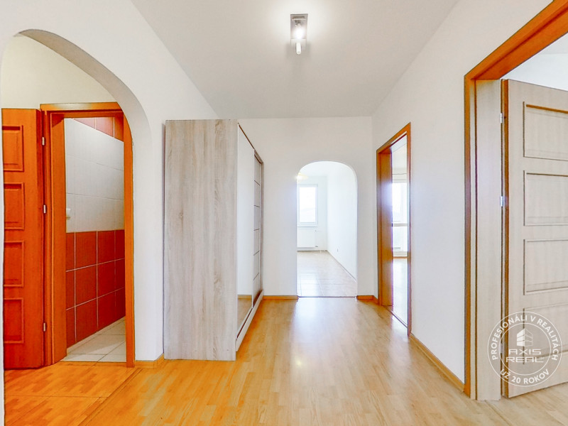  PRIESTRANNÝ 3-izbový byt na sídlisku Západ