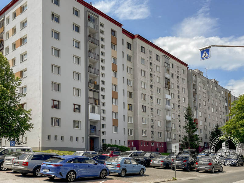 PRIESTRANNÝ 3-izbový byt na sídlisku Západ