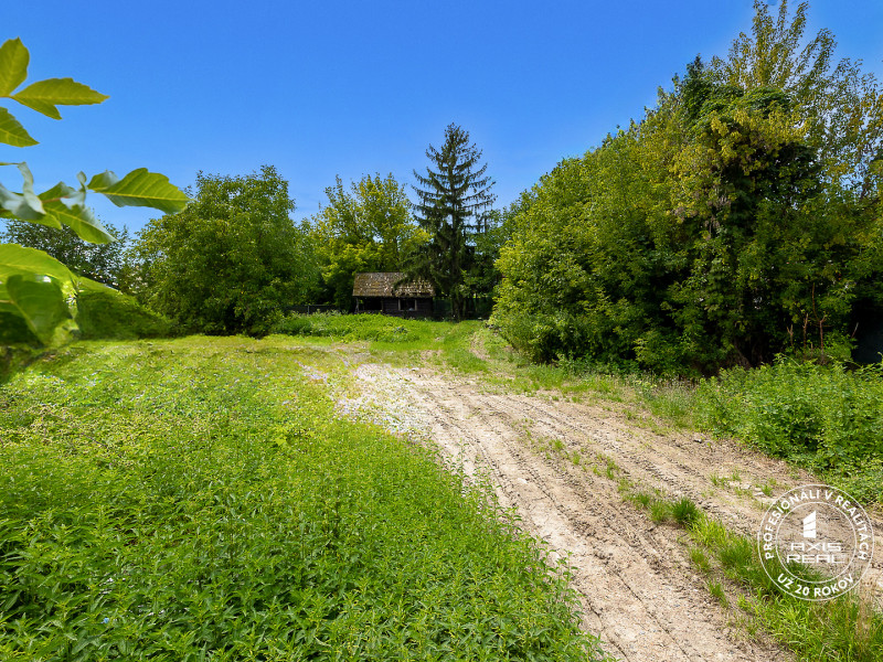  Stavebný pozemok (1.330 m2) Topoľový rad, Bernolákovo