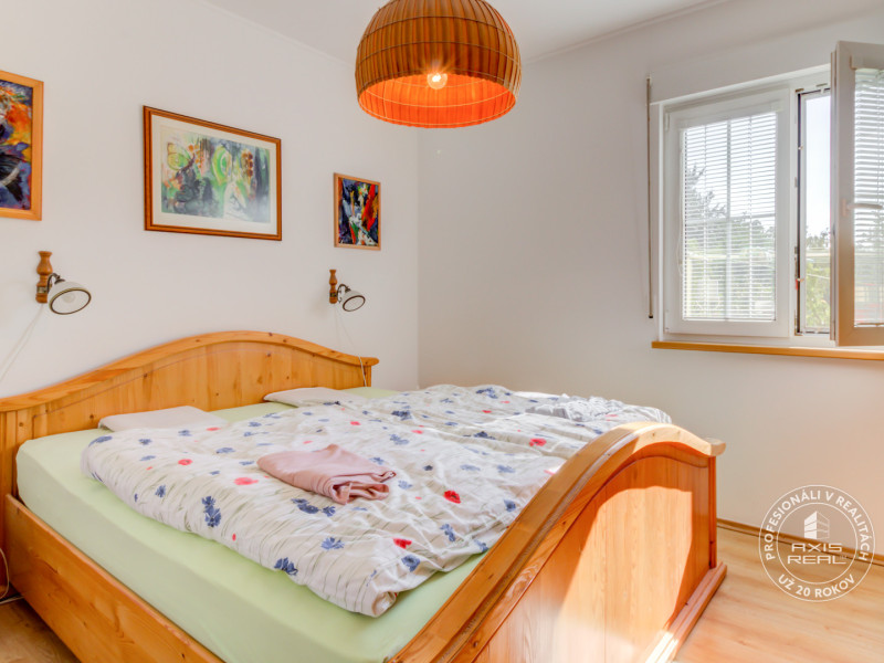  4-izbový DREVODOM, pozemok 1640 m2, Senec, Hrubý Šúr