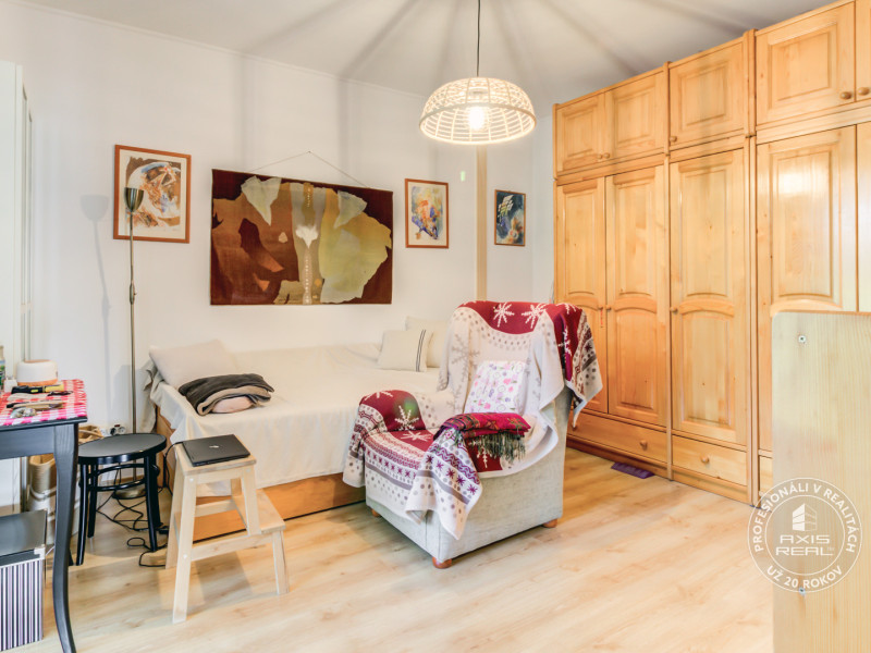  4-izbový DREVODOM, pozemok 1640 m2, Senec, Hrubý Šúr