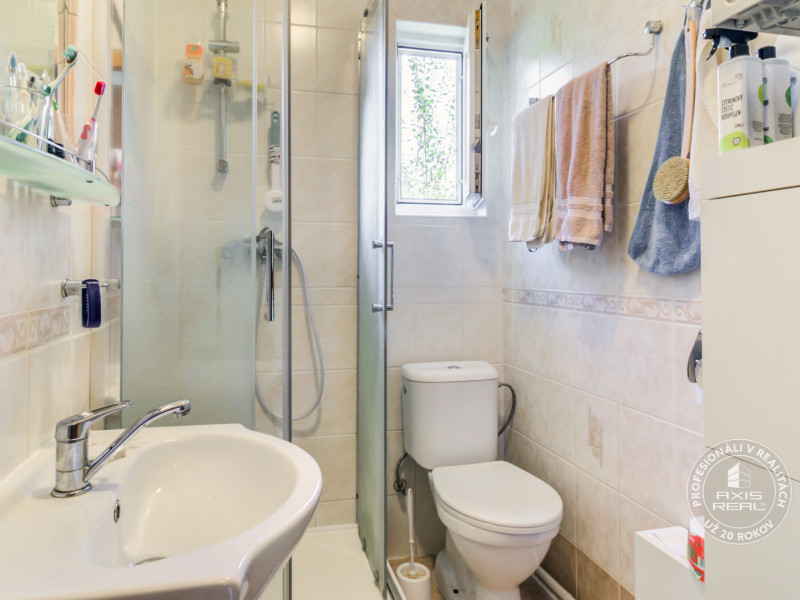  4-izbový DREVODOM, pozemok 1640 m2, Senec, Hrubý Šúr