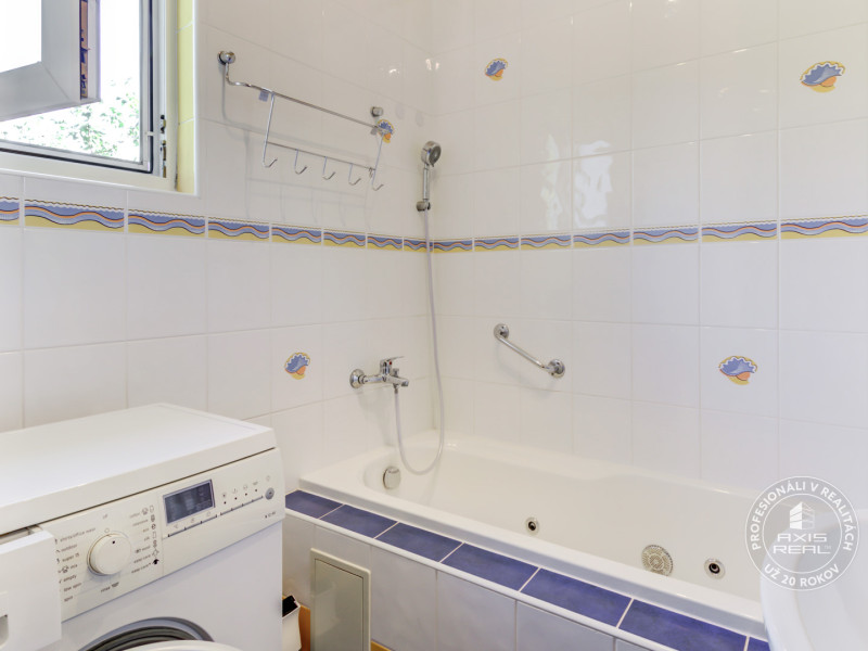  4-izbový DREVODOM, pozemok 1640 m2, Senec, Hrubý Šúr