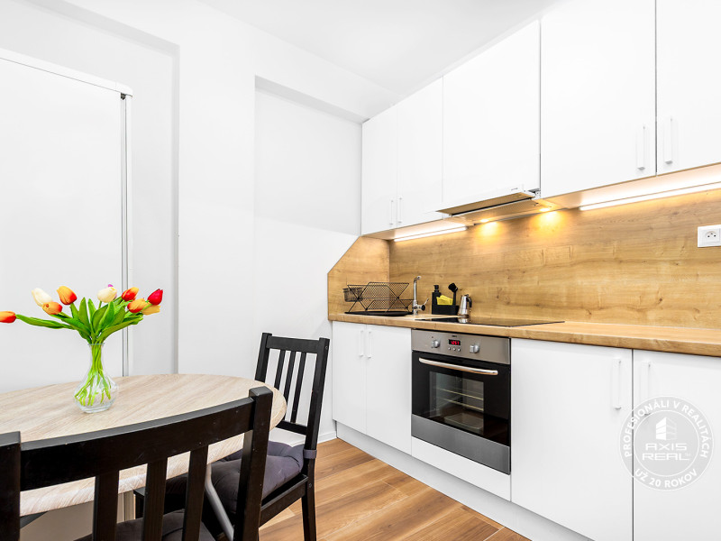  1-izbový byt s LODŽIOU, BA IV. Dúbravka, Chrobákova ul.