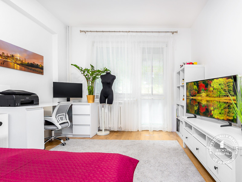  1-izbový byt s LODŽIOU, BA IV. Dúbravka, Chrobákova ul.