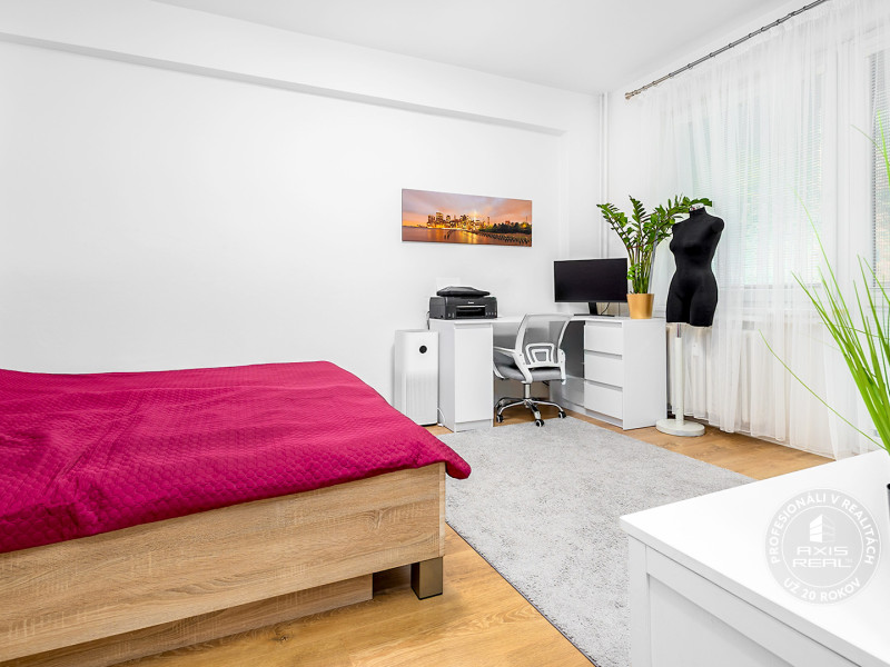  1-izbový byt s LODŽIOU, BA IV. Dúbravka, Chrobákova ul.