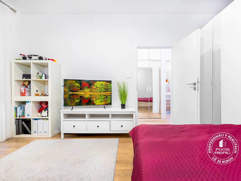  1-izbový byt s LODŽIOU, BA IV. Dúbravka, Chrobákova ul.