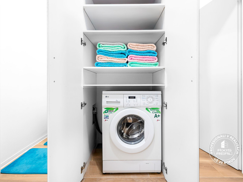  1-izbový byt s LODŽIOU, BA IV. Dúbravka, Chrobákova ul.