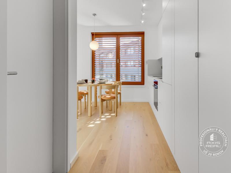  NOVÝ krásny 2i byt, ZWIRN, 2x balkón, parkovanie, Košická