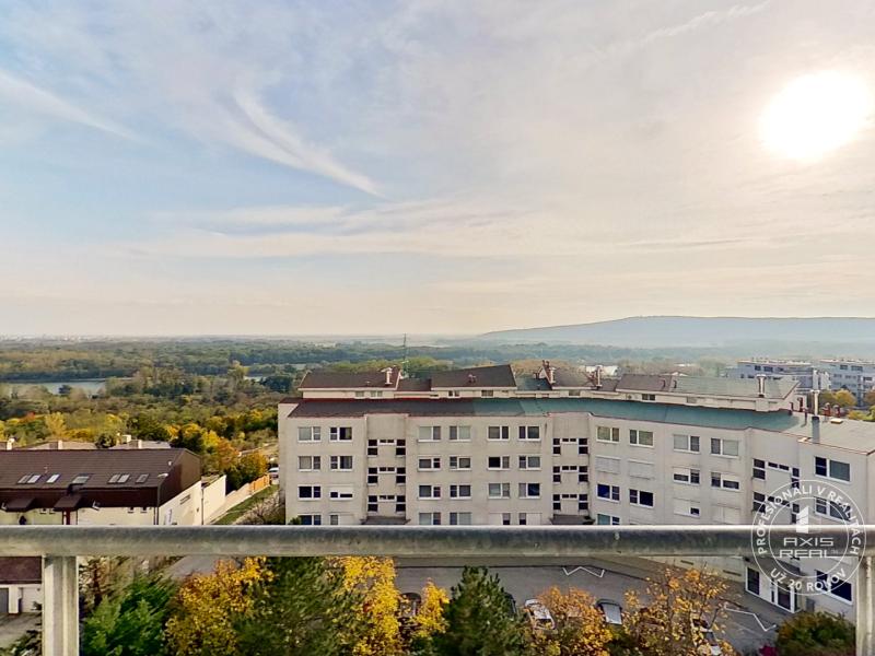Slnečný 3-i byt s panoramatickým výhľadom, lodžia, pivnica