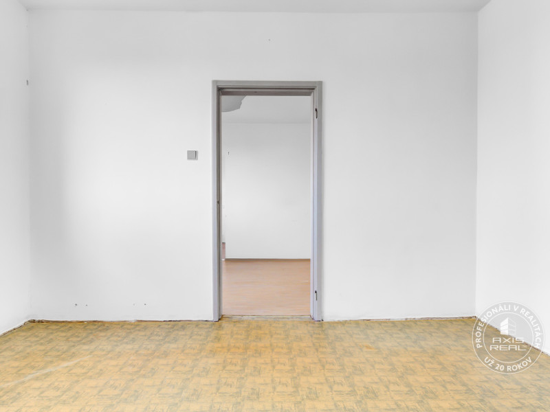  SVETLÝ 2-izbový byt v PÔVODNOM STAVE, BA II., Estónska ul.