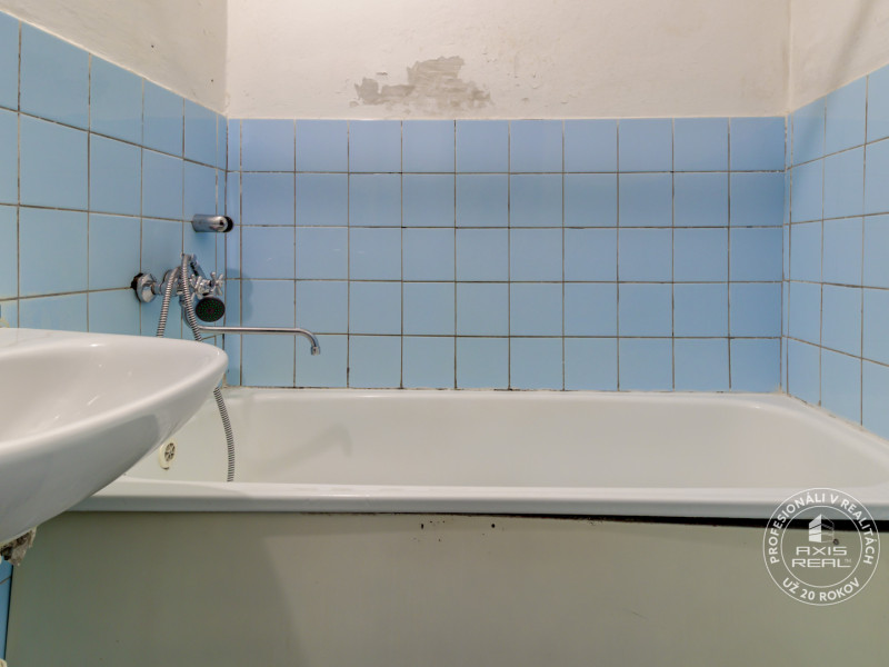  SVETLÝ 2-izbový byt v PÔVODNOM STAVE, BA II., Estónska ul.