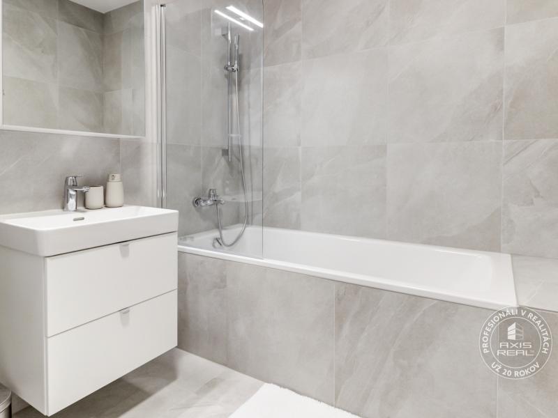  NOVÝ krásny 2i byt, ZWIRN, 2x balkón, parkovanie, Košická