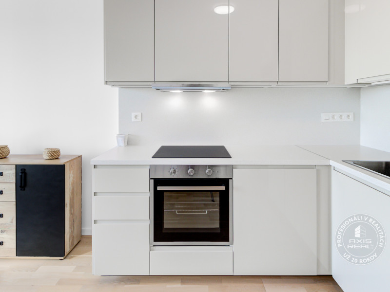  Novostavba GUTHAUS úplne nový zariadený 1-izb. byt, balkón