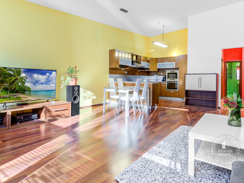  Veľký 2-izb. byt, GARÁŽ, BA Staré Mesto, Slávičie údolie