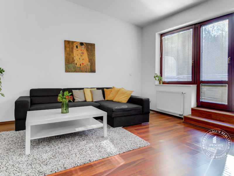  Veľký 2-izb. byt, GARÁŽ, BA Staré Mesto, Slávičie údolie