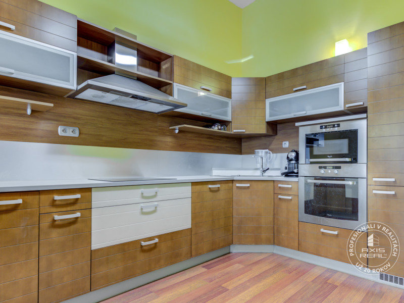  Veľký 2-izb. byt, GARÁŽ, BA Staré Mesto, Slávičie údolie