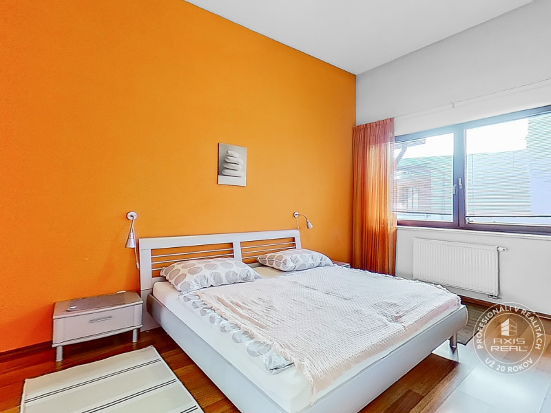  Veľký 2-izb. byt, GARÁŽ, BA Staré Mesto, Slávičie údolie