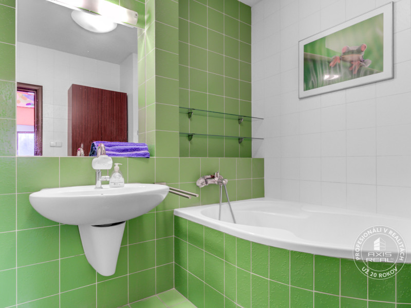  Veľký 2-izb. byt, GARÁŽ, BA Staré Mesto, Slávičie údolie