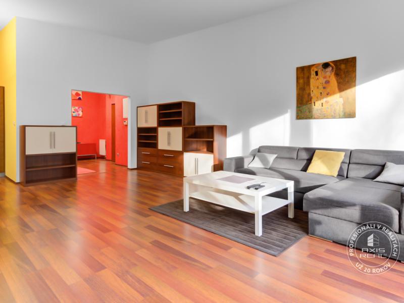  Veľký 2-izb. byt, GARÁŽ, BA Staré Mesto, Slávičie údolie