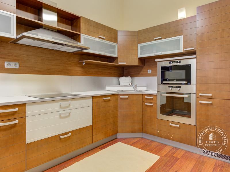  Veľký 2-izb. byt, GARÁŽ, BA Staré Mesto, Slávičie údolie