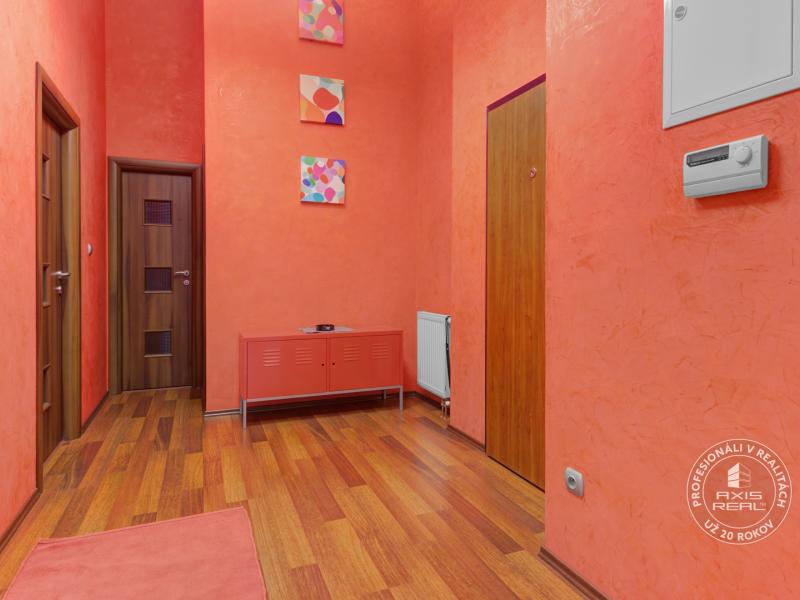  Veľký 2-izb. byt, GARÁŽ, BA Staré Mesto, Slávičie údolie