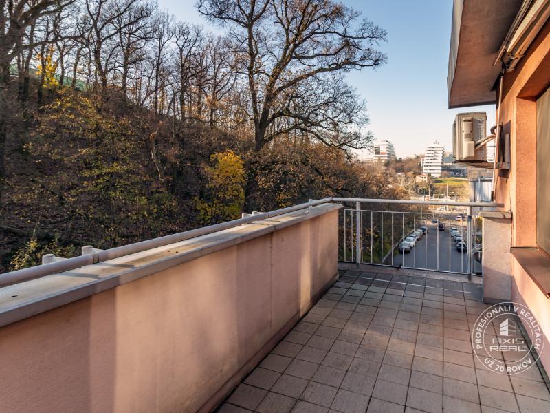  Veľký 2-izb. byt, GARÁŽ, BA Staré Mesto, Slávičie údolie