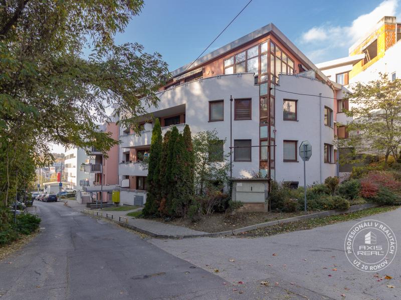  Veľký 2-izb. byt, GARÁŽ, BA Staré Mesto, Slávičie údolie