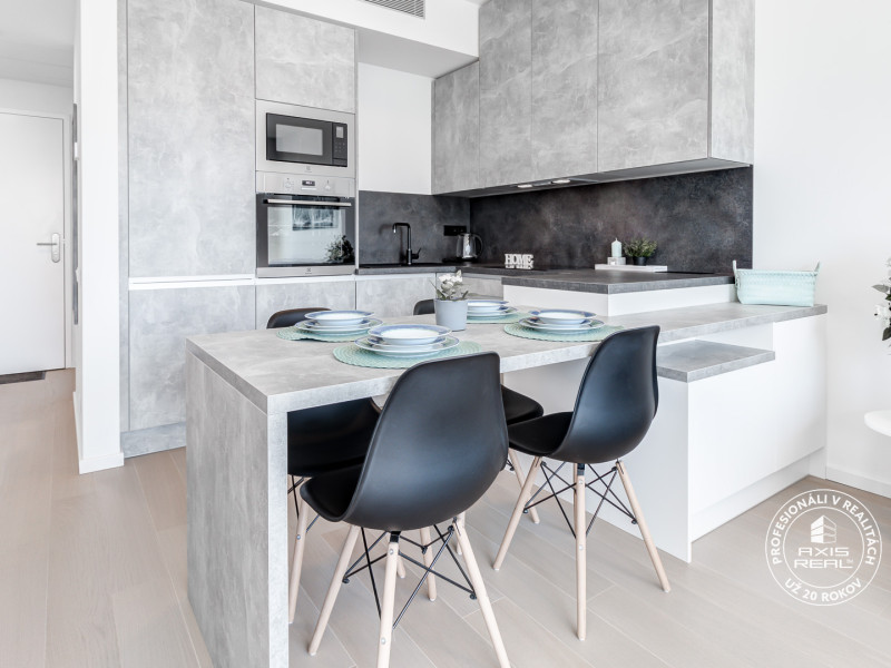  Luxusný slnečný 2-i byt, klíma, lodžia, parking, SKY PARK