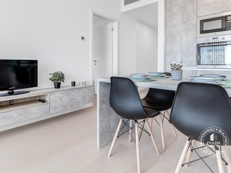  Luxusný slnečný 2-i byt, klíma, lodžia, parking, SKY PARK