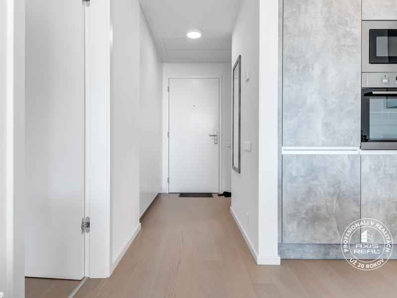  Luxusný slnečný 2-i byt, klíma, lodžia, parking, SKY PARK