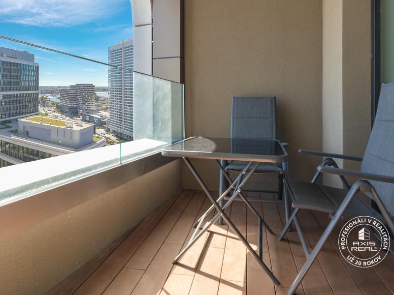  Luxusný slnečný 2-i byt, klíma, lodžia, parking, SKY PARK