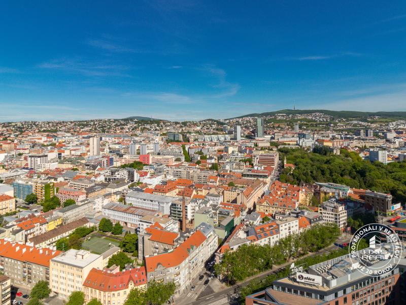  Luxusný slnečný 2-i byt, klíma, lodžia, parking, SKY PARK
