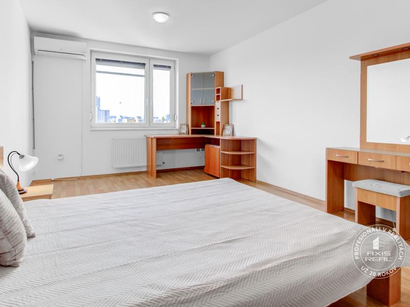  2i byt - tehla, pivnica pri byte, parking, Sv. Vincenta