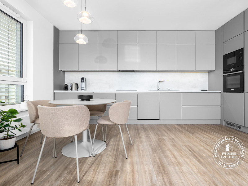  3-izb. byt s LODŽIOU, KLIMATIZÁCIOU a 2 GARÁŽOVÝMI MIESTAM