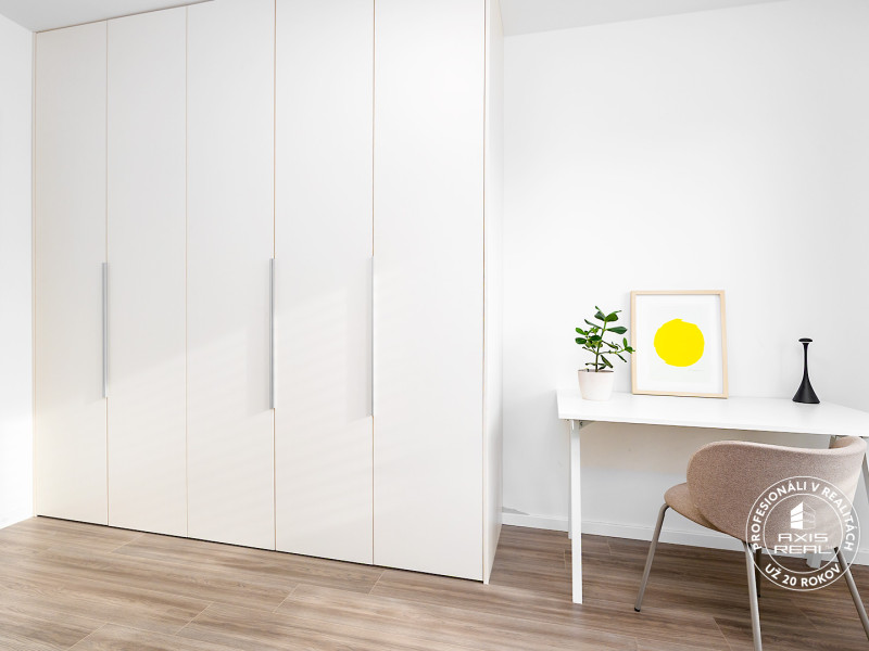  3-izb. byt s LODŽIOU, KLIMATIZÁCIOU a 2 GARÁŽOVÝMI MIESTAM