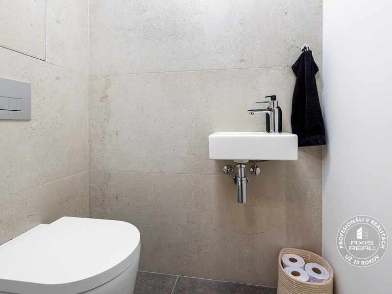  3-izb. byt s LODŽIOU, KLIMATIZÁCIOU a 2 GARÁŽOVÝMI MIESTAM