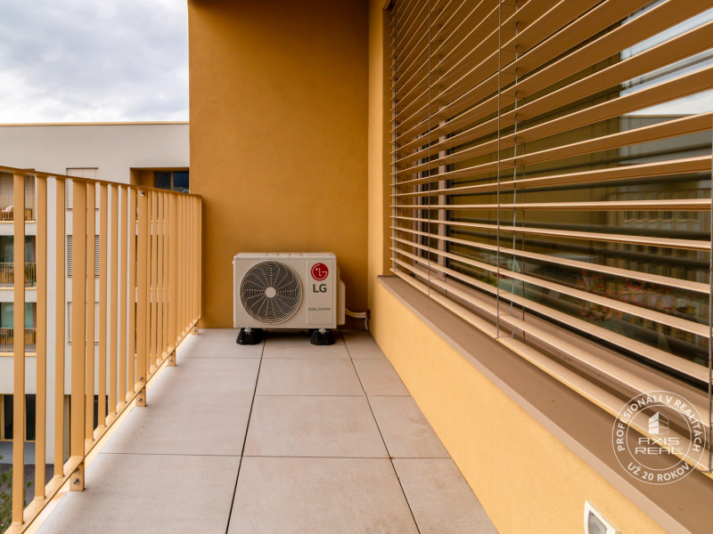  3-izb. byt s LODŽIOU, KLIMATIZÁCIOU a 2 GARÁŽOVÝMI MIESTAM