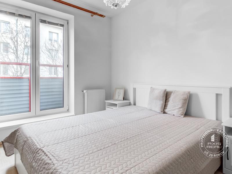  Slnečný 2i byt vo výbornej lokalite - nová kuchyňa - výťah