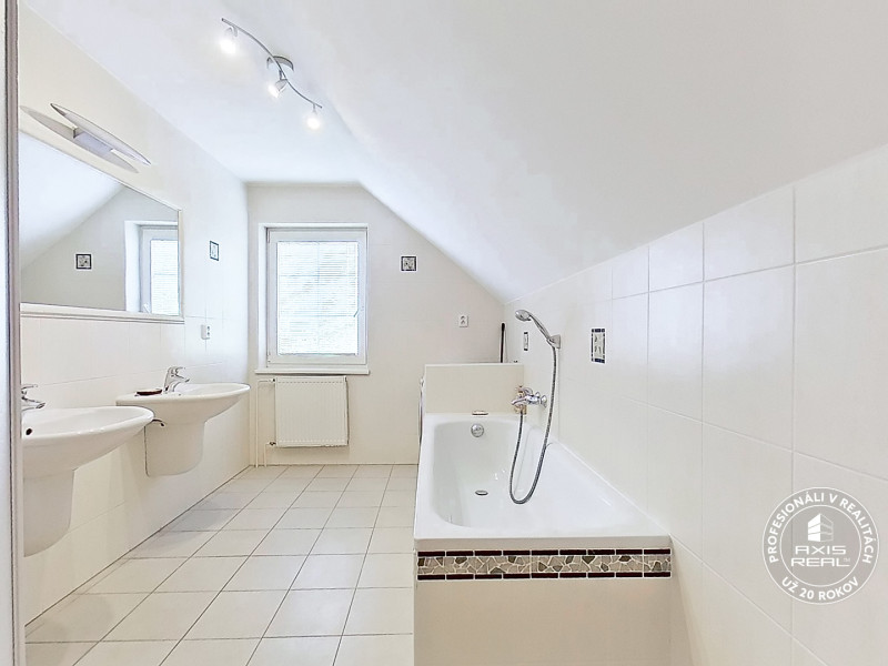  Big House + Smaller House for TWO GENERATION Living