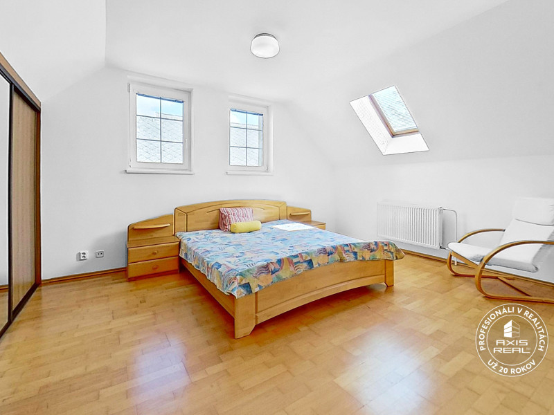  Big House + Smaller House for TWO GENERATION Living