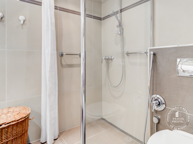  Big House + Smaller House for TWO GENERATION Living